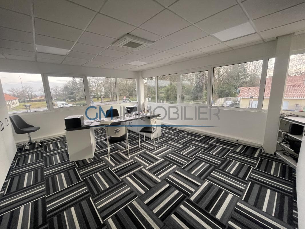 Bureaux Lumineux de 72 m2 Meublés Narrosse (40180)