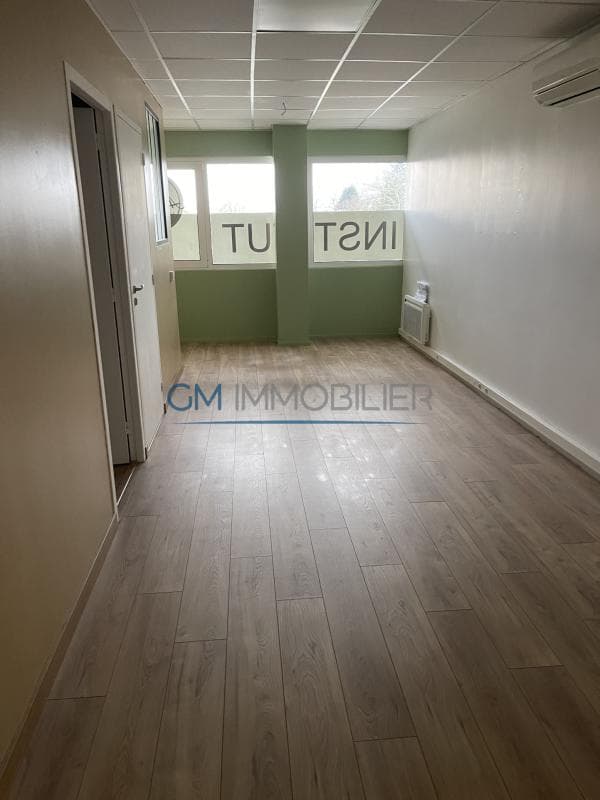 Local Professionnel Polyvalent 55 m2 environ Narrosse (4